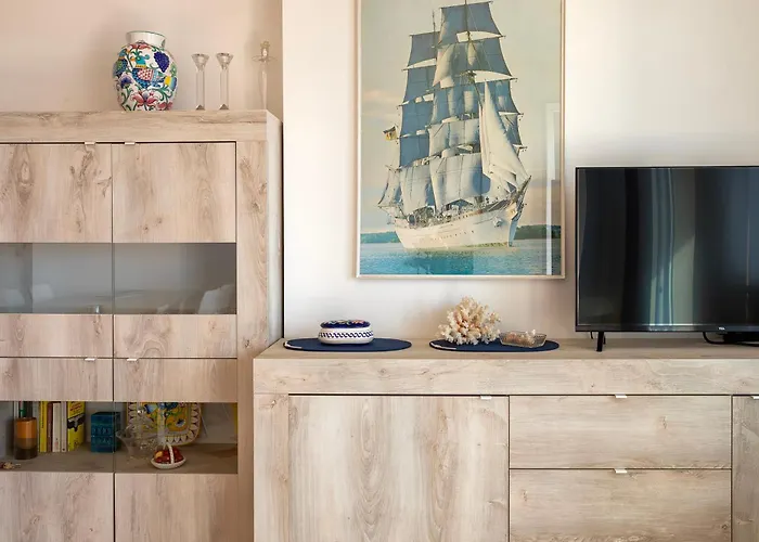 A Glance At The Sea *